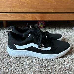 Vans UltraRange Shoes, black, Mens size 9.5, Women's 11